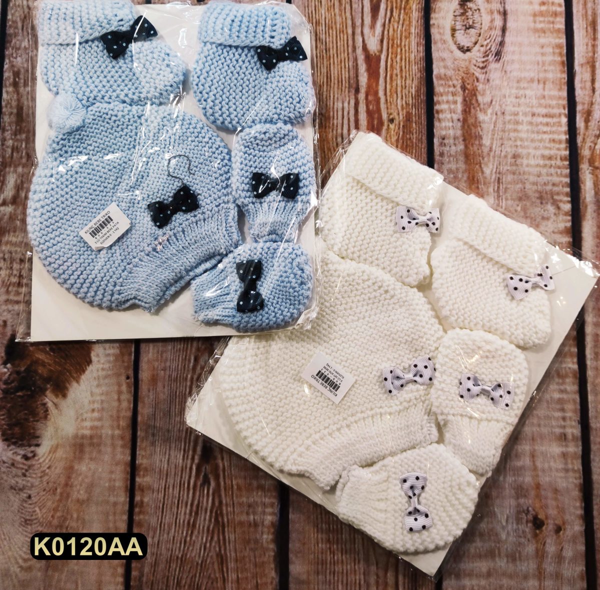 Štrikani set kapica, rukavice i čarapice